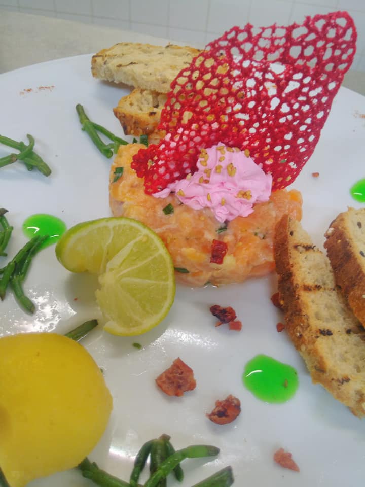 Plat du Jour ..Tartare de Saumon